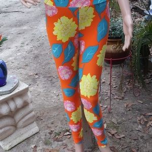 Unique "LulaRoe"orange w/flowers yoga/jogging pant